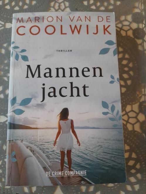 boek marion van de coolwijk -mannenjacht -de crime compagnie, Boeken, Thrillers, Gelezen, Nederland, Ophalen of Verzenden