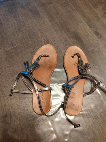 Inuovo sandalen beschikbaar voor biedingen