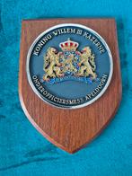 Wapenschild Koning Willem III Kazerne Onderofficiersmess, Verzamelen, Ophalen of Verzenden, Landmacht, Nederland, Embleem of Badge