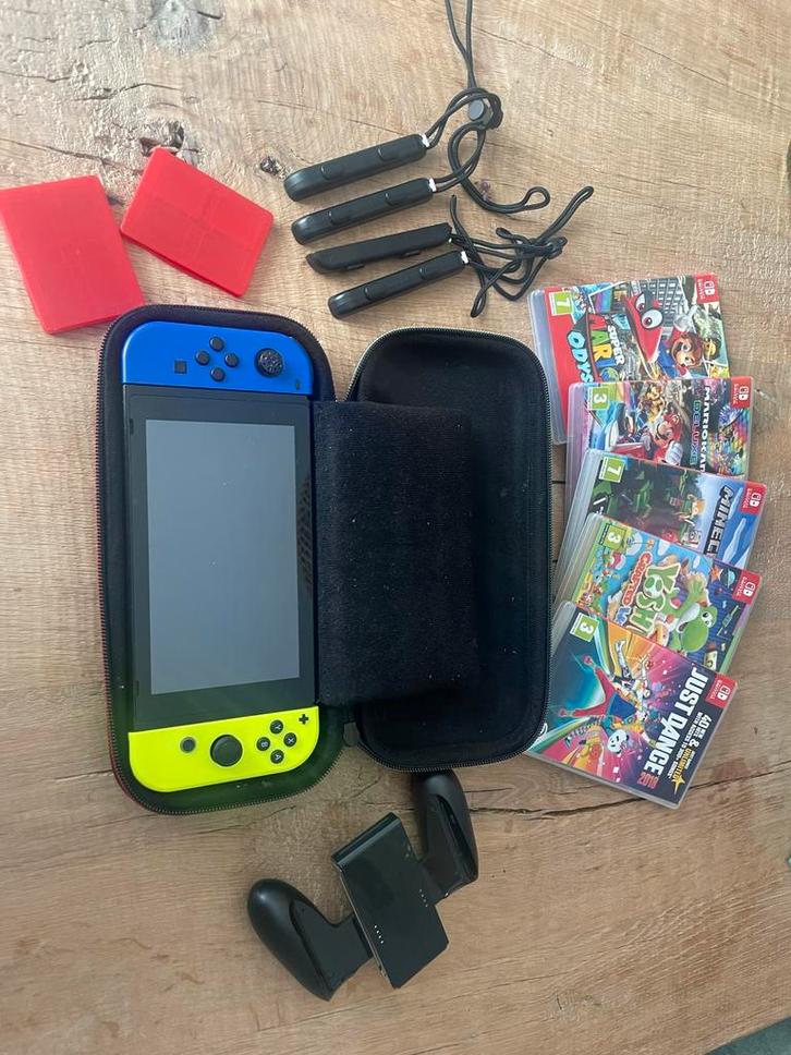 Nintendo Switch met games en accessoires, Spelcomputers en Games, Games | Nintendo Switch, Zo goed als nieuw, Avontuur en Actie