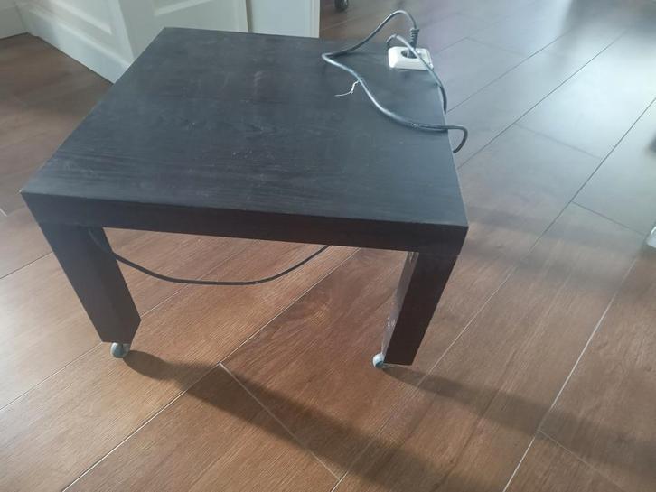 Ikea Bijzettafel met Stopcontact & Wieltjes, Huis en Inrichting, Tafels | Bijzettafels, Ophalen