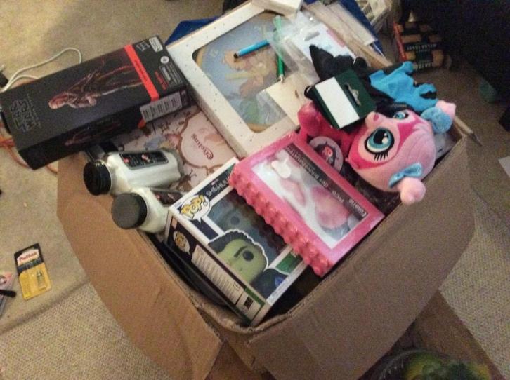 Mysterybox vol met nieuwe spullen & gadgets, 40 x 40 x 39, Hobby en Vrije tijd, Overige Hobby en Vrije tijd, Nieuw, Ophalen of Verzenden