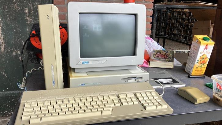 Atari mega st met sm124 monitor , toetsenbord en megafile 30, Computers en Software, Vintage Computers, Ophalen