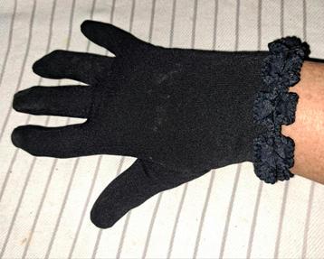 Zwarte stoffen handschoenen met ruches aan de pols-maat S/M beschikbaar voor biedingen
