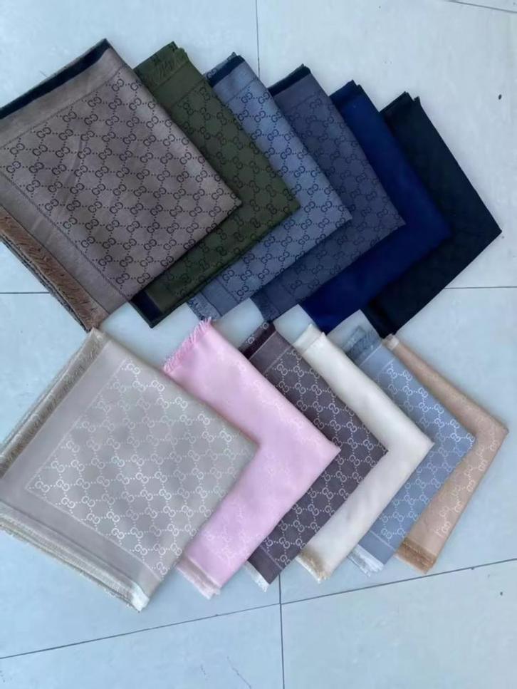Gucci sjaal, Huis en Inrichting, Keuken | Textiel, Zo goed als nieuw, Ophalen of Verzenden
