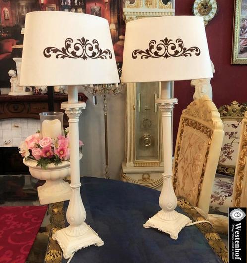 2 Tafellampen brocante landelijk vintage witte lampenkap, Huis en Inrichting, Lampen | Tafellampen, Zo goed als nieuw, 50 tot 75 cm