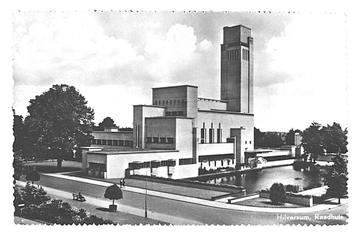 974267	Hilversum	1956 Raadhuis	Nette oude kaart Onbeschreven beschikbaar voor biedingen