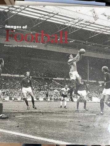 Images of Football beschikbaar voor biedingen