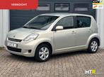 Daihatsu Sirion 2 1.0-12V Premium NWE APK|NAP|BLEUTOOTH, Auto's, Daihatsu, Origineel Nederlands, Te koop, 5 stoelen, 20 km/l
