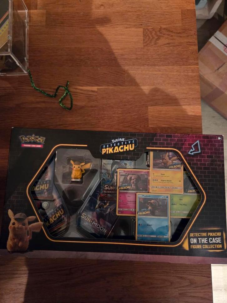 Detective Pikachu: Detective Pikachu On the Case Collection, Hobby en Vrije tijd, Verzamelkaartspellen | Pokémon, Zo goed als nieuw