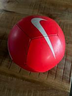 Rode Nike Voetbal - Gebruikt, Sport en Fitness, Voetbal, Ophalen of Verzenden, Gebruikt, Bal