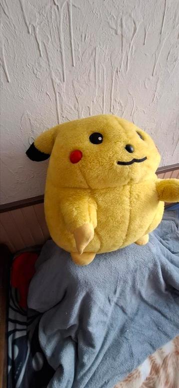 Grote pikachu knuffel  beschikbaar voor biedingen