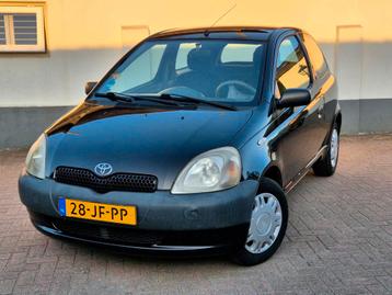 Toyota Yaris 1.0 16V Vvti 3DR 2002 Zwart/ Apk APRIL 2026 beschikbaar voor biedingen