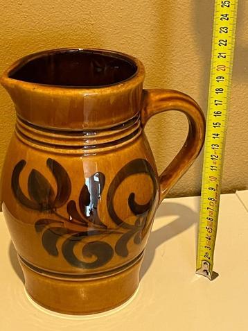 Vintage kan aardewerk beschikbaar voor biedingen