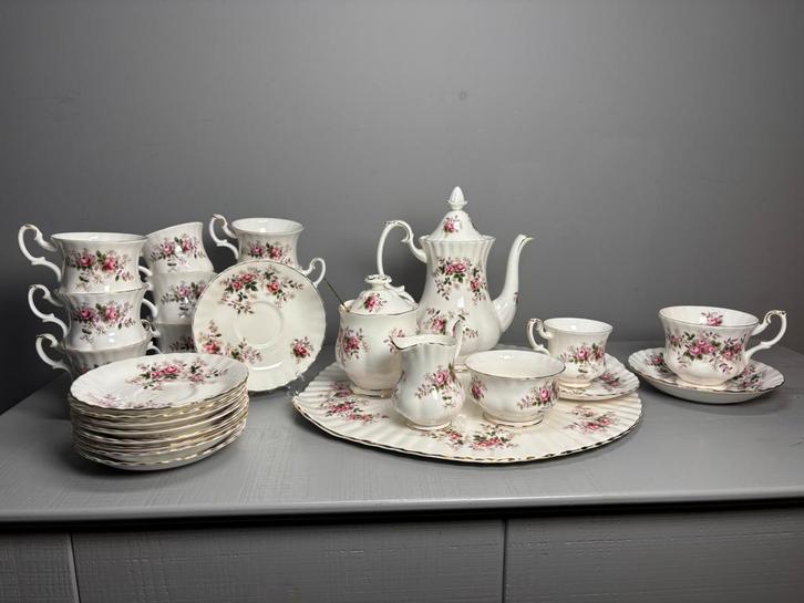 Royal albert Lavender Rose -  28 delig Servies set, Antiek en Kunst, Antiek | Servies compleet, Ophalen of Verzenden