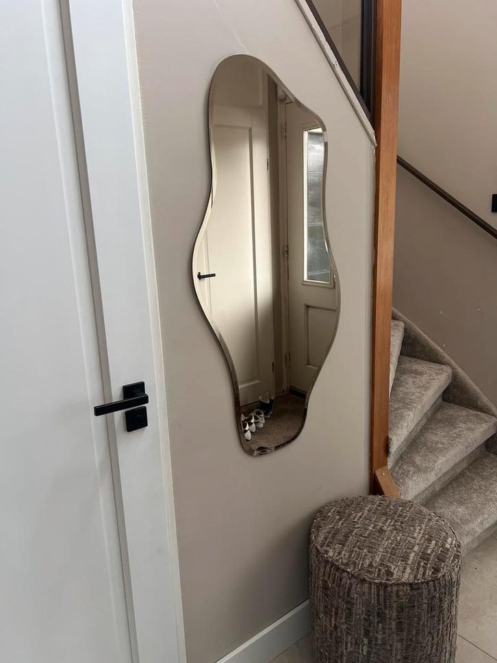 Spiegel met golvend design - Bruin, Huis en Inrichting, Woonaccessoires | Spiegels, Zo goed als nieuw, 50 tot 75 cm, 100 tot 150 cm