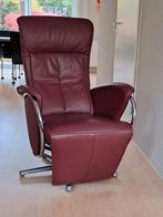 rood, leren relaxstoel, te combineren met rood leren bank., Ophalen, Gebruikt, Strak, hoogte vanaf grond 1.07 m., Minder dan 75 cm