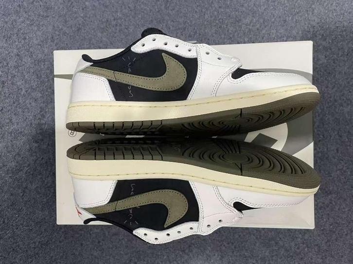 Travis Scott Jordan 1 Low - Maat 35-46, Kleding | Heren, Schoenen, Nieuw, Sneakers of Gympen, Bruin, Ophalen of Verzenden