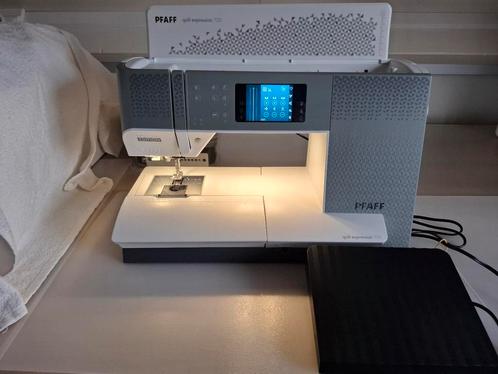 Pfaff Naaimachine 720 Special Edition 2024, Hobby en Vrije tijd, Naaimachines en Toebehoren, Zo goed als nieuw, Naaimachine, Pfaff