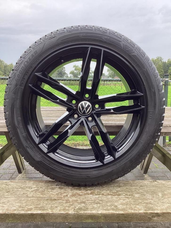 19” set Volkswagen Tiguan Goodyear 255-45-19❄️banden 8 mm, Auto-onderdelen, Banden en Velgen, Banden en Velgen, Winterbanden, 19 inch