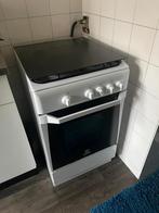Gasfornuis Indesit, Witgoed en Apparatuur, Fornuizen, Ophalen, 4 kookzones, Zo goed als nieuw, Gas