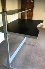 Jerker ikea bureau afhalen in Heythuysen, Huis en Inrichting, Bureaus, Ophalen, In hoogte verstelbaar, Gebruikt, Bureau