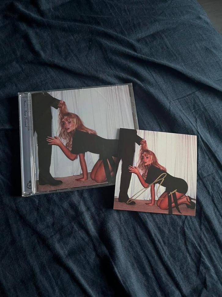 Sabrina Carpenter Man’s Best Friend CD & Signed Art Card, Cd's en Dvd's, Cd's | Pop, Nieuw in verpakking, 2000 tot heden, Ophalen of Verzenden