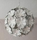Sfeervolle plafondlamp gemaakt van metaal Witte Bloemen, Huis en Inrichting, Lampen | Plafondlampen, Ophalen of Verzenden, Zo goed als nieuw