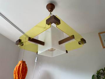 Vintage Plafondlamp met Houten Frame beschikbaar voor biedingen
