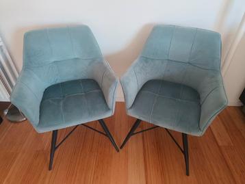 Blauwe fauteuils beschikbaar voor biedingen