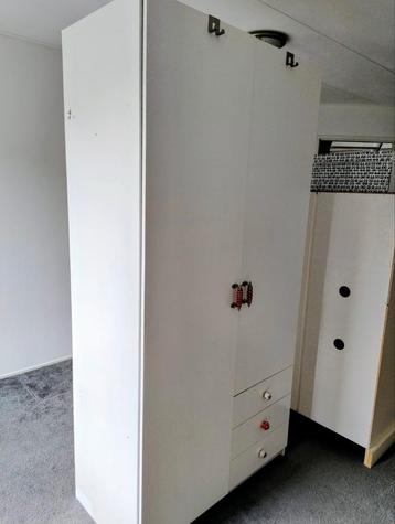 kledingkast kinderkledingkast wit rood knoppen 