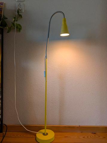 Ikea Kvart staande lamp, geel staal beschikbaar voor biedingen