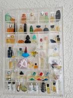 Parfum miniaturen met of zonder vitrinekastjes, Ophalen, Zo goed als nieuw, Miniatuur, Gevuld