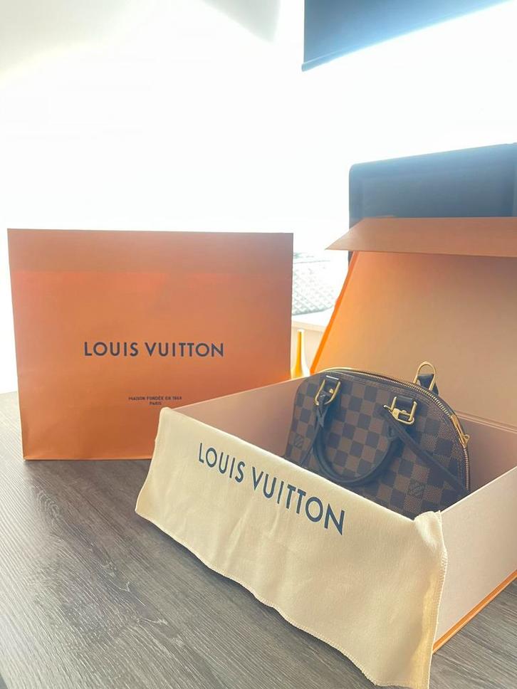 Louis Vuitton Alma BB tas origineel, Sieraden, Tassen en Uiterlijk, Tassen | Damestassen, Zo goed als nieuw, Handtas, Bruin, Ophalen of Verzenden