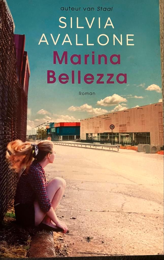 Marina Bellezza - Silvia Avallone, Boeken, Romans, Zo goed als nieuw, Nederland, Ophalen of Verzenden