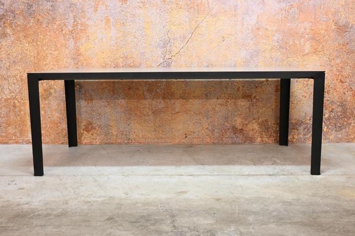ZGANieuw fraaie Leolux Kalia design eettafel, Huis en Inrichting, Tafels | Eettafels, Zo goed als nieuw, 50 tot 100 cm, 200 cm of meer