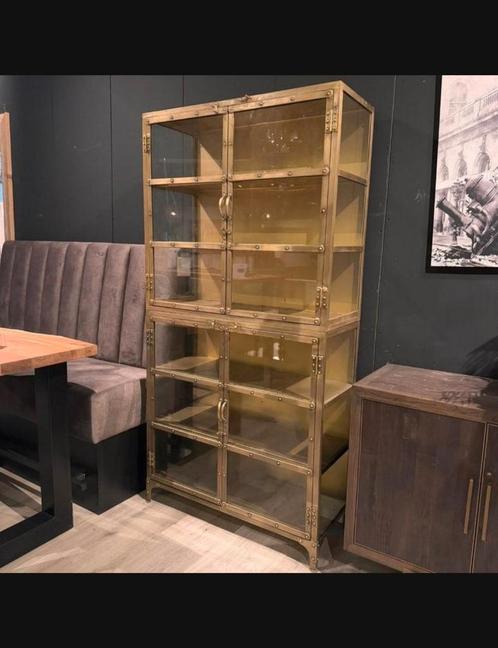 Iron brass gouden vitrinekast, Huis en Inrichting, Kasten | Vitrinekasten, Zo goed als nieuw, 25 tot 50 cm, Ophalen
