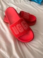 Geweldige UGG slipper (w laton), Kleding | Dames, Schoenen, Verzenden, Zo goed als nieuw, Rood