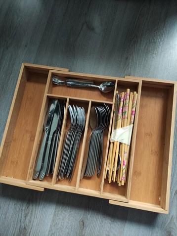 Bamboo bestek bak met bestek beschikbaar voor biedingen