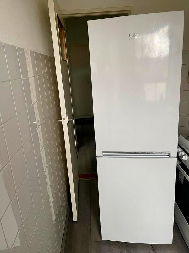 Beko Koelkast Wit Zo goed Als Nieuw, Witgoed en Apparatuur, Koelkasten en IJskasten, Zo goed als nieuw, Met aparte vriezer, 200 liter of meer