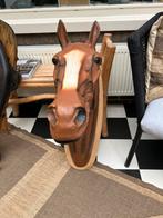 Paardenhoofd decoratie, Ophalen