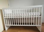 Baby Cot with Mattress along with mattress protection sheet, Kinderen en Baby's, Babywiegjes en Ledikanten, Ophalen, Zo goed als nieuw