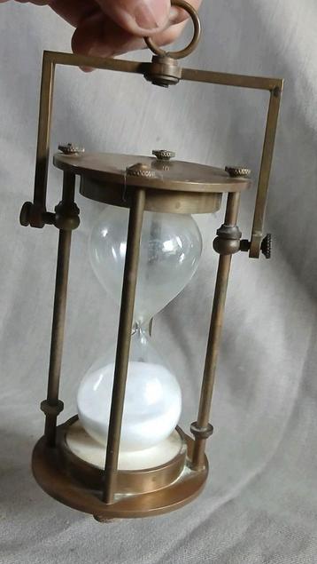 Hangende maritieme zandloper messing, glas beschikbaar voor biedingen