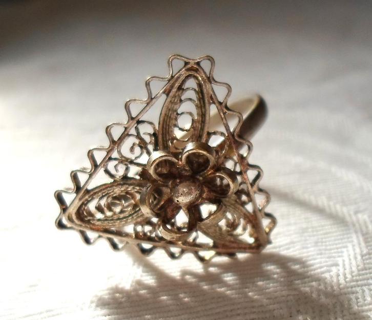 Ring filigrain. Zilver?, Sieraden, Tassen en Uiterlijk, Ringen, Zo goed als nieuw, Dame of Heer, 17 tot 18, Zilver, Zilver, Ophalen of Verzenden