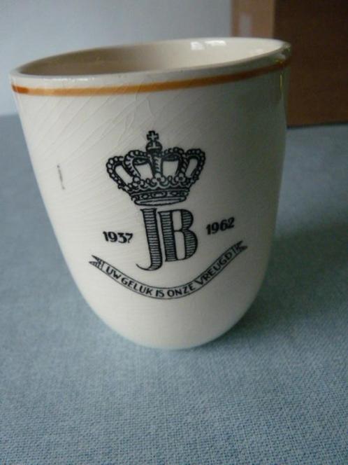 Herdenkings beker 25 j huwelijk Juliana + Bernhard 1937-1962, Verzamelen, Koninklijk Huis en Royalty, Gebruikt, Servies, Nederland