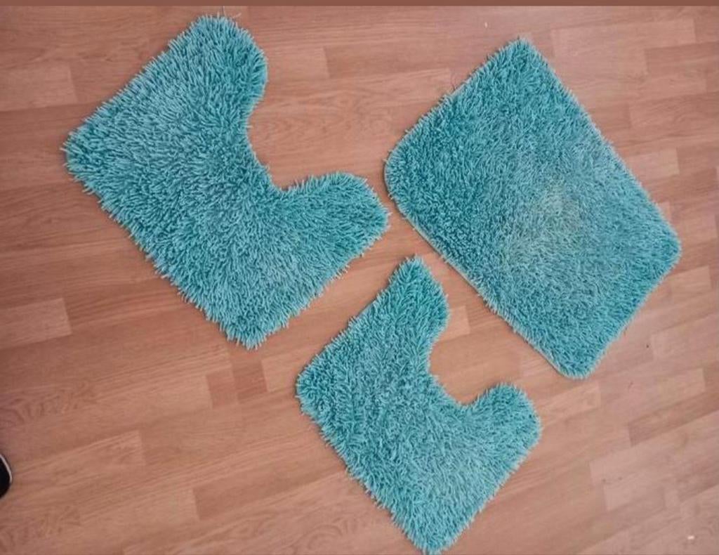 Blokker Hoogpolig badmat en 2 wc matten aqua blauw geldrop, Ophalen of Verzenden, Gebruikt, Blauw