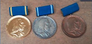 Pestalozzi-medailles voor trouwe dienst van de DDR (Duitse D beschikbaar voor biedingen