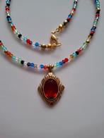 Handgemaakte gekleurde kristallenketting met vintage hanger., Ophalen of Verzenden, Zo goed als nieuw, Overige materialen