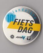 ANWB VVV Fiets Dag button, Verzamelen, Speldjes, Pins en Buttons, Gebruikt, Niet vindbaar, Niet vindbaar, Speldje of Pin