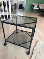 Glazen bijzettafel met wielen, Huis en Inrichting, Tafels | Bijzettafels, Ophalen, Minder dan 45 cm, Minder dan 55 cm, Gebruikt